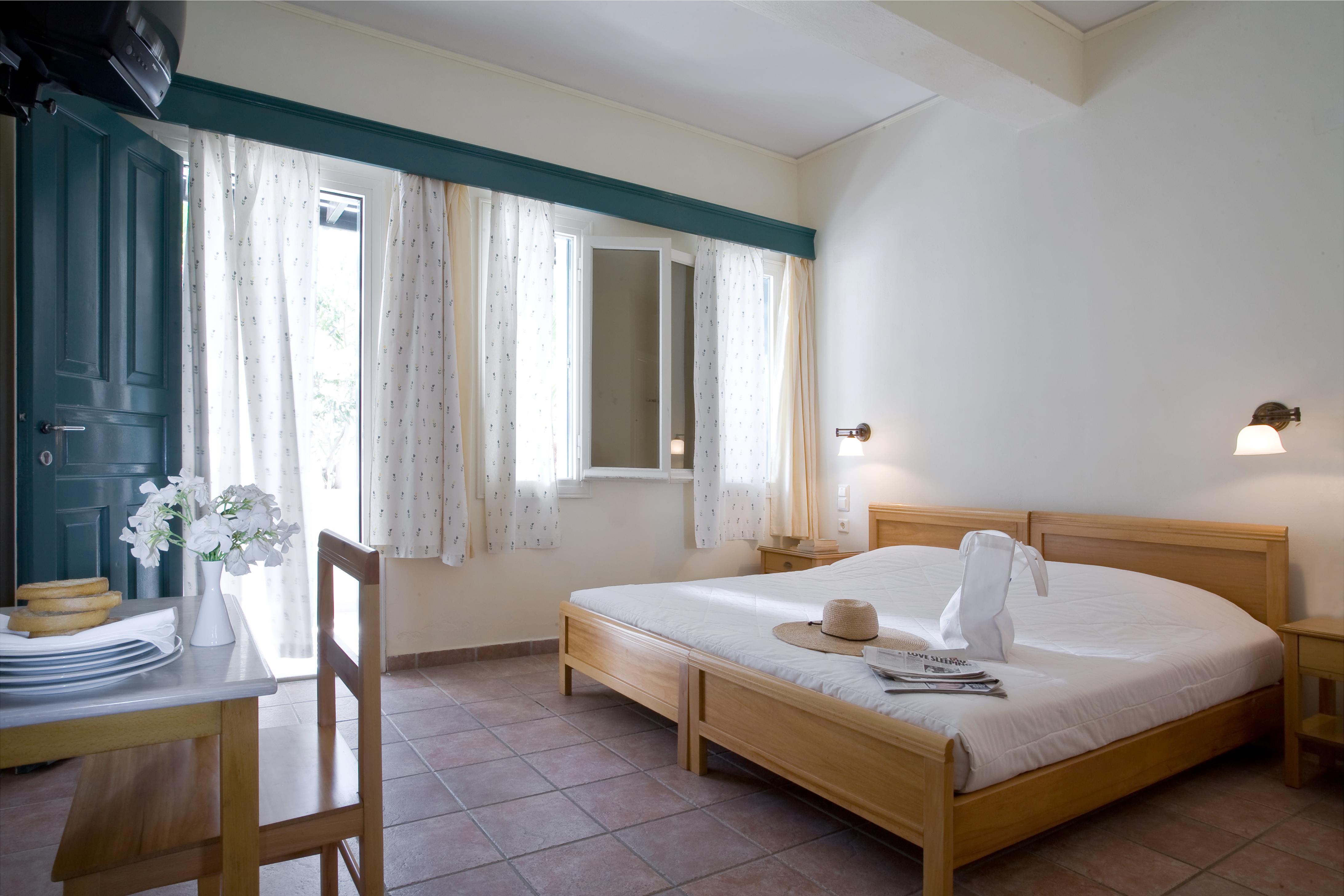 Rose Bay Hotel Камарі Екстер'єр фото