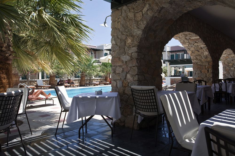 Rose Bay Hotel Камарі Екстер'єр фото