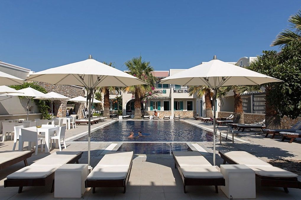 Rose Bay Hotel Камарі Екстер'єр фото