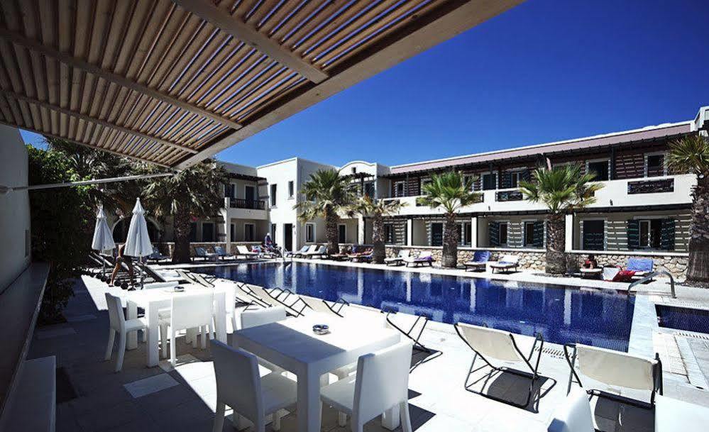 Rose Bay Hotel Камарі Екстер'єр фото